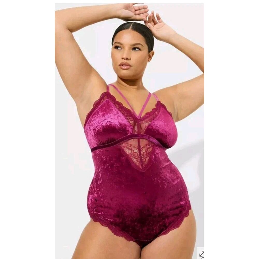 TORRID VELOUR LACETRIANGLE BODYSUIT SZ 3 NAVARRA SNAP Thong ADJ STRAPS NWT